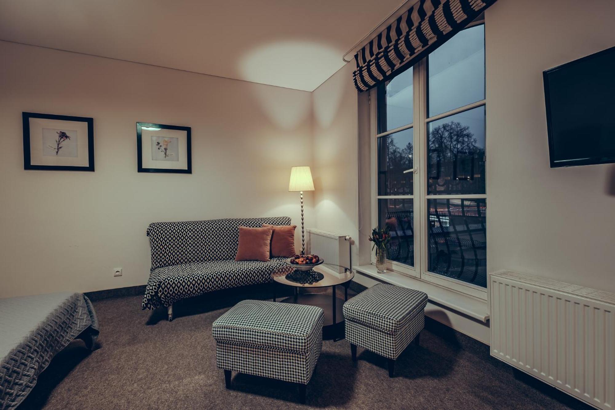 Hotel Moon Garden Old Town 4*