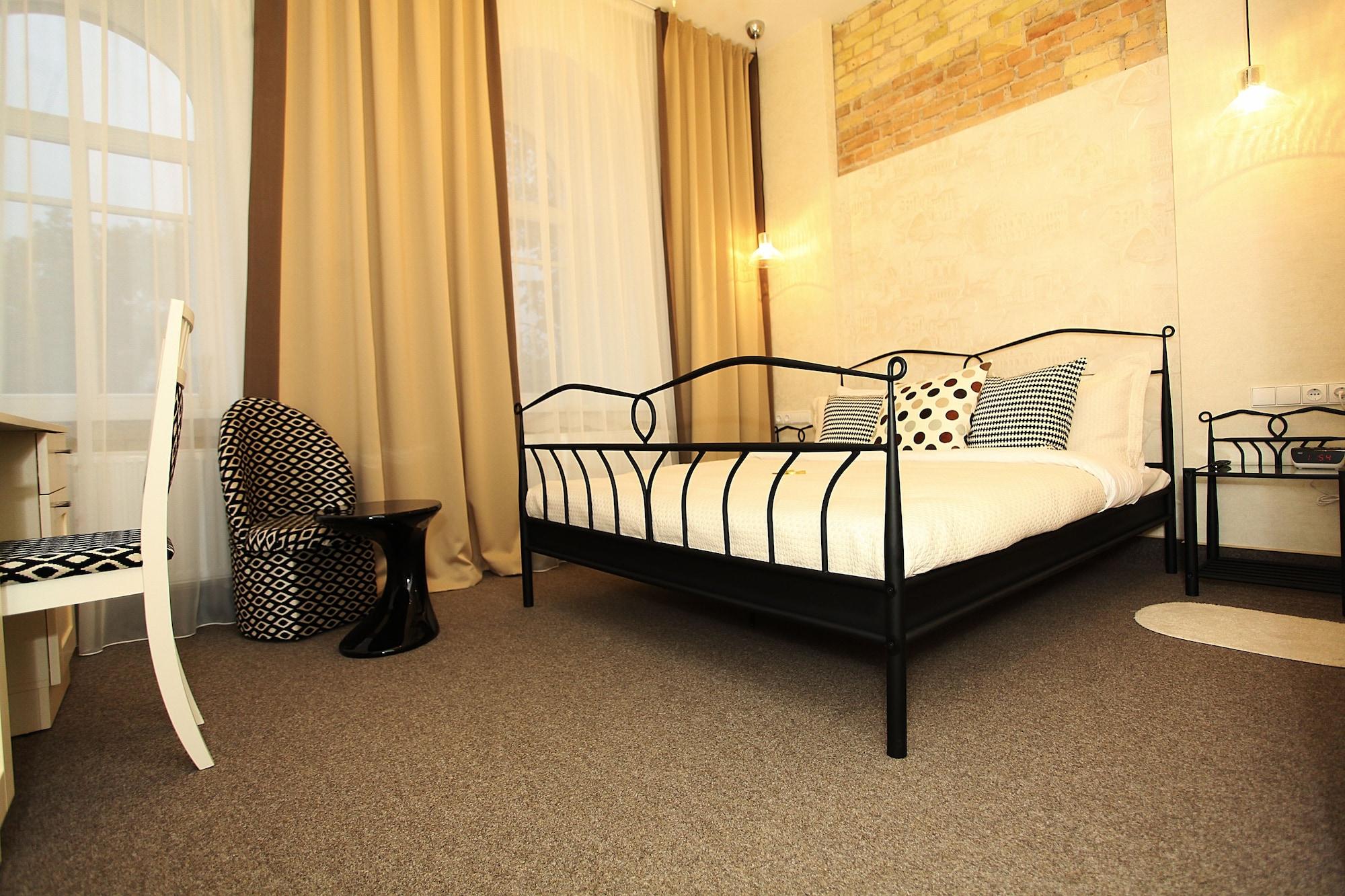 Отель Moon Garden Old Town Вильнюс