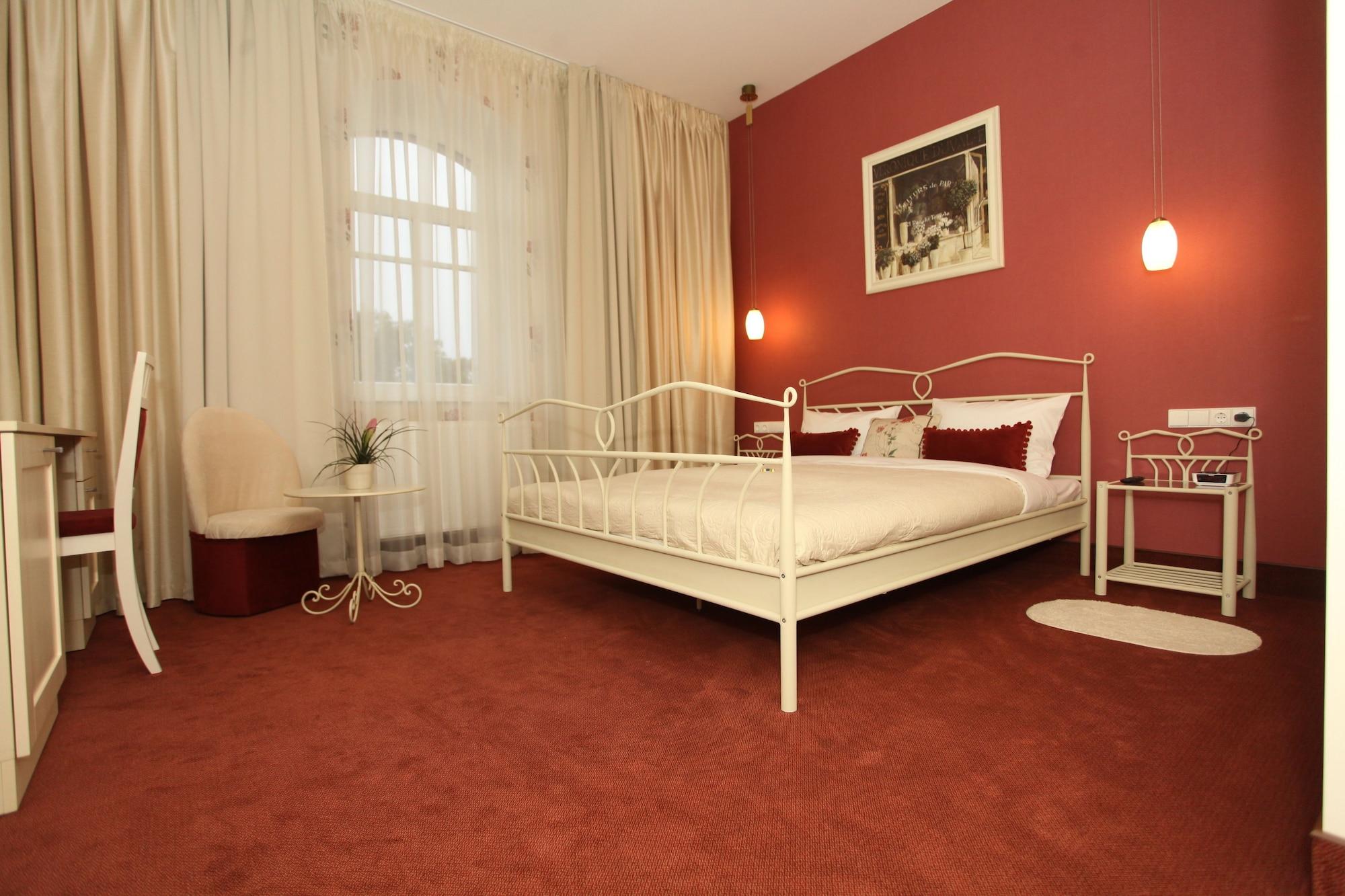 Отель Moon Garden Old Town 4*