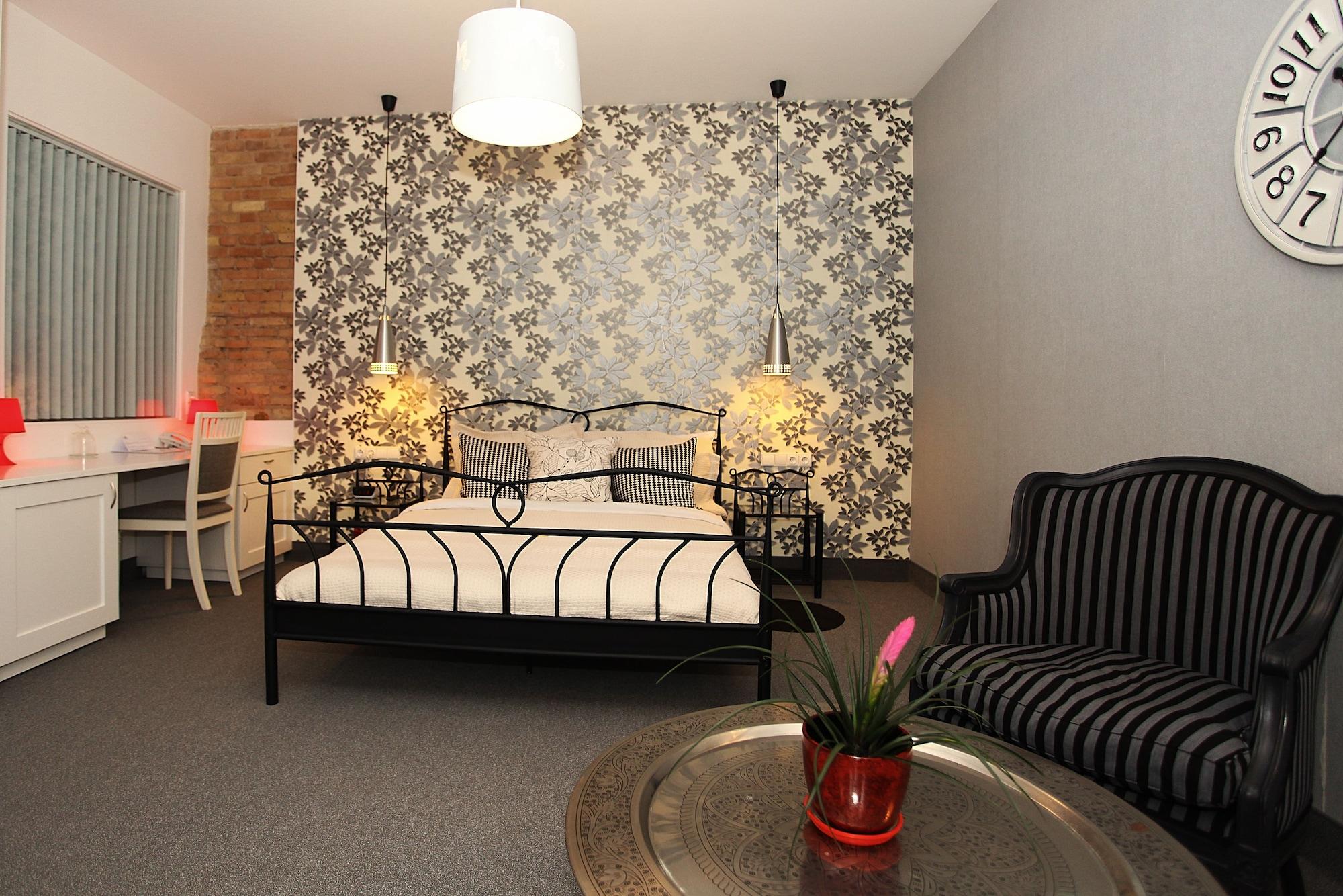 Moon Garden Old Town Hotel 4*