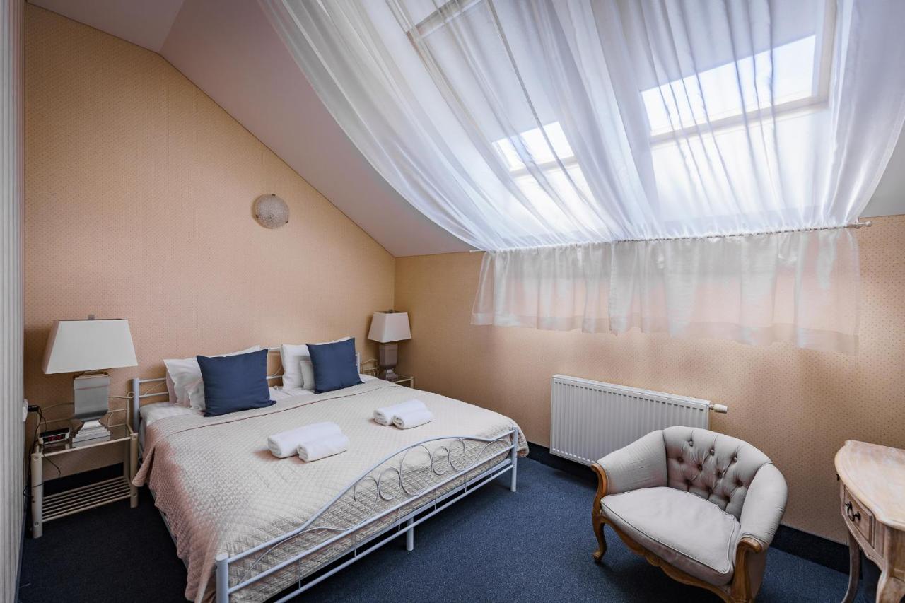 Отель Moon Garden Old Town 4*