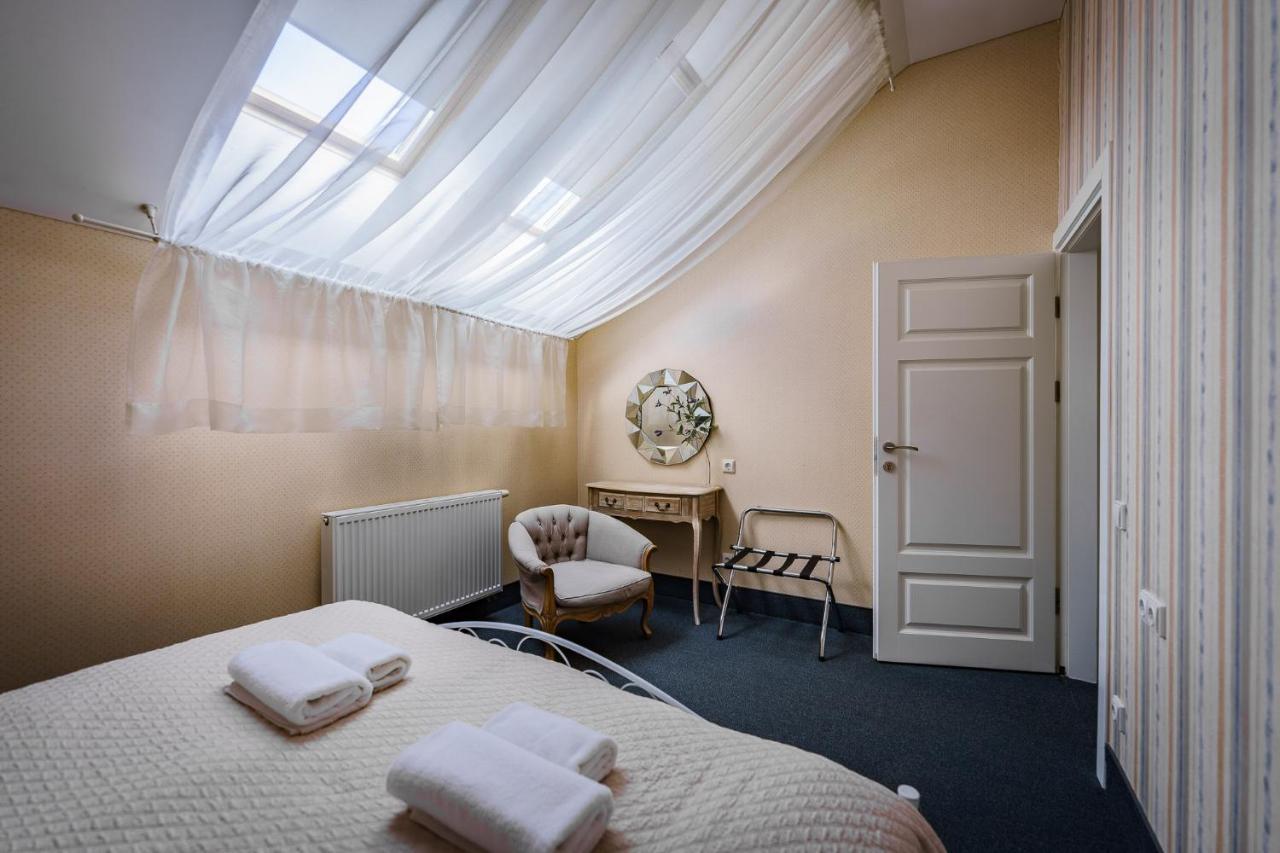 Moon Garden Old Town Hotel 4*