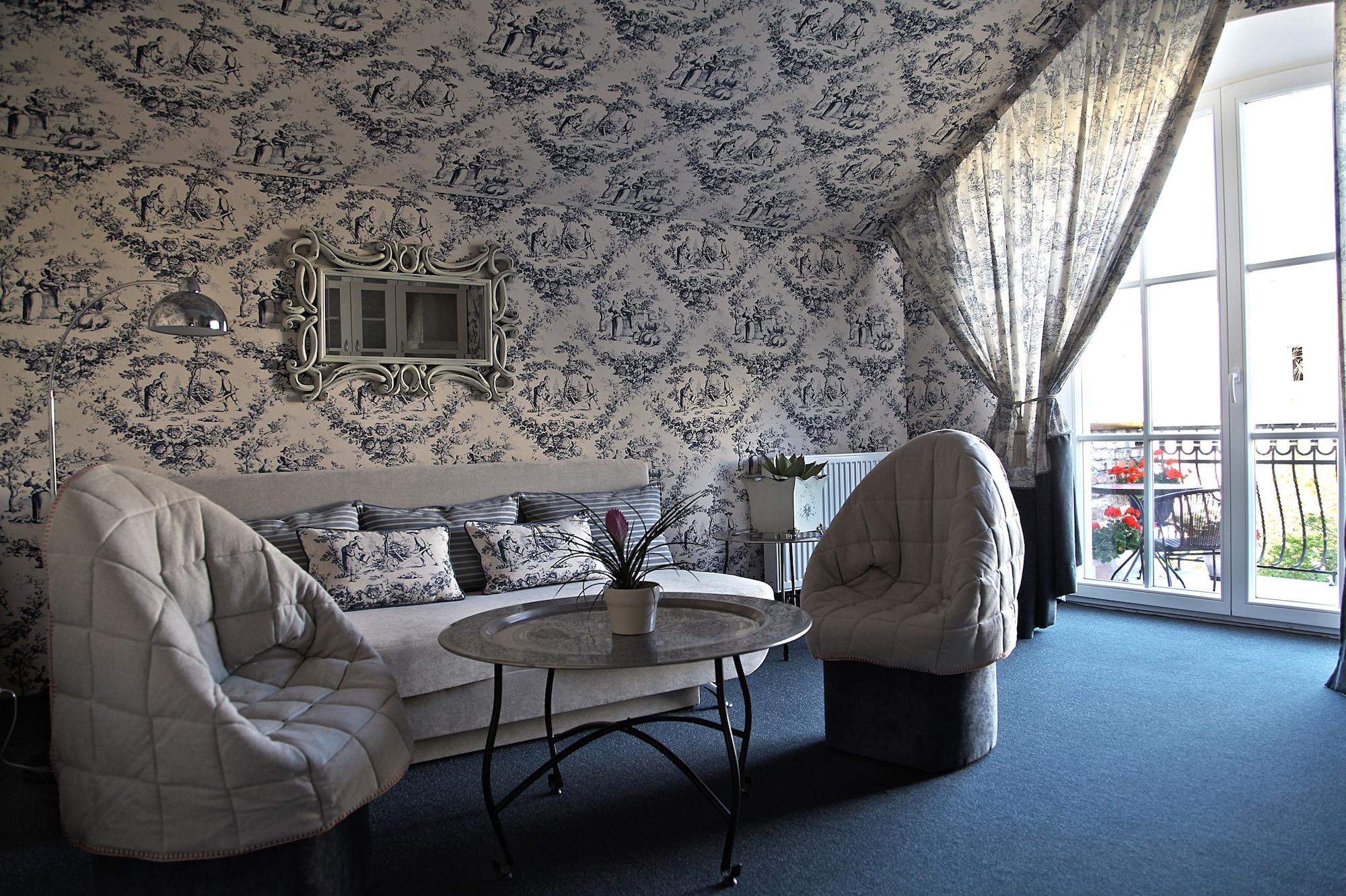 Moon Garden Old Town Hotel 4*
