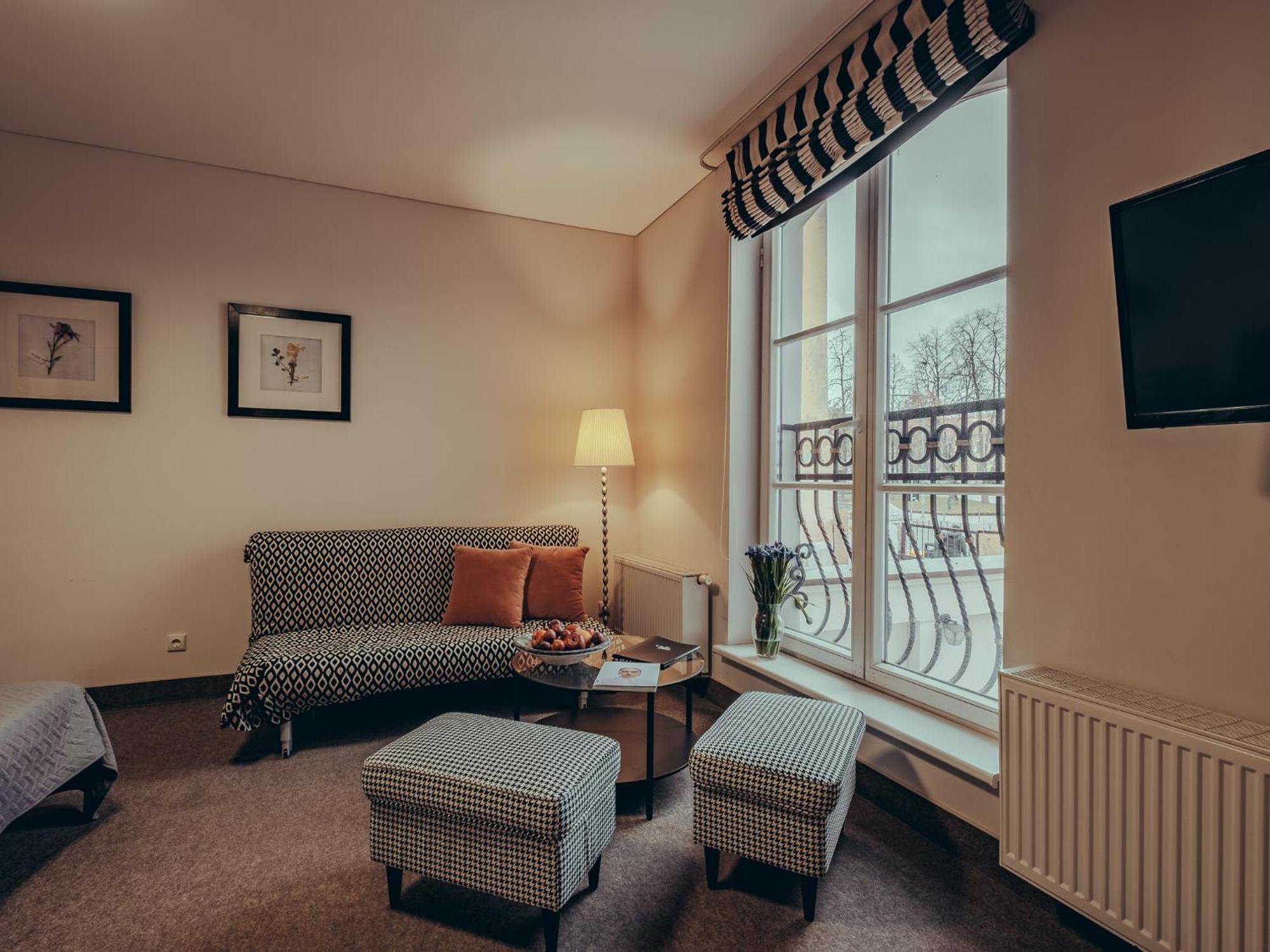 Отель Moon Garden Old Town 4*