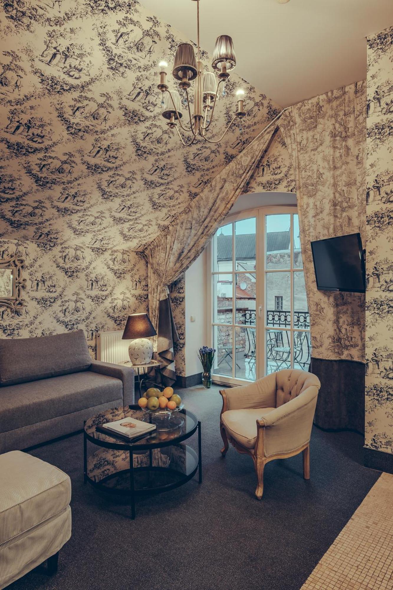 Moon Garden Old Town Hotel 4*